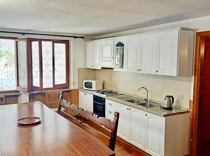 Nicanda- 100 Mt Dal Mare- Giardino Porto Columbu - Perd'E Sali