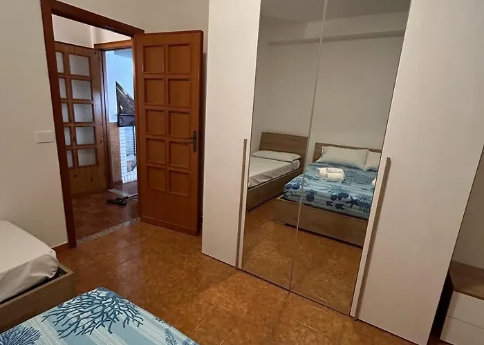 Дом отдыха Nicanda- 100 Mt Dal Mare- Giardino Porto Columbu - Perd'E Sali